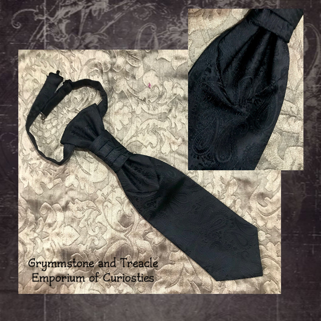 Cravat - Narrow Pre-Tied Cravat